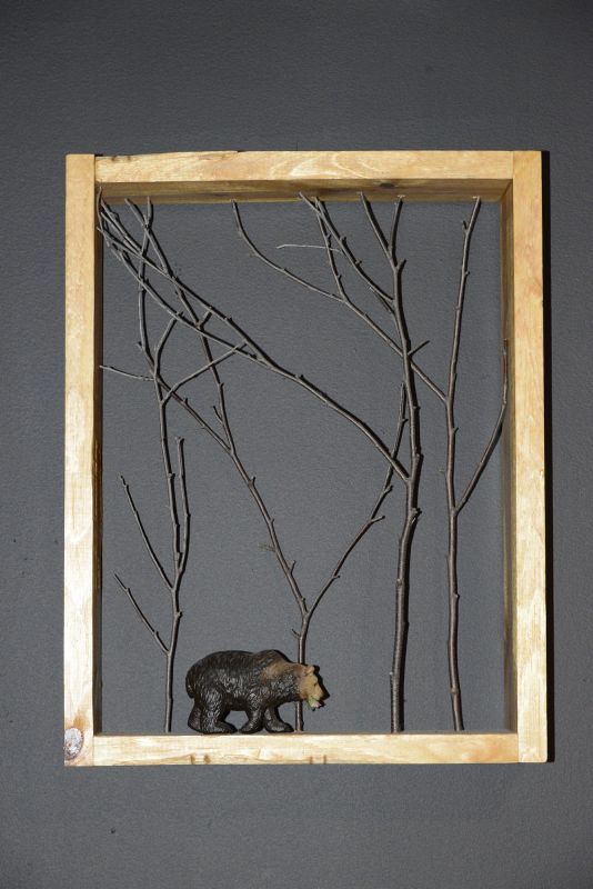 Wood in a frame 01 [Bear]